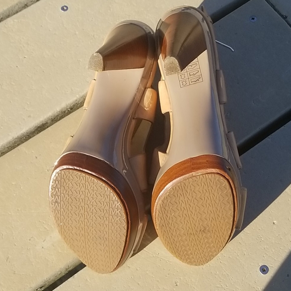Micheal Kors tan  open toe sandals 9.5 - Picture 8 of 8